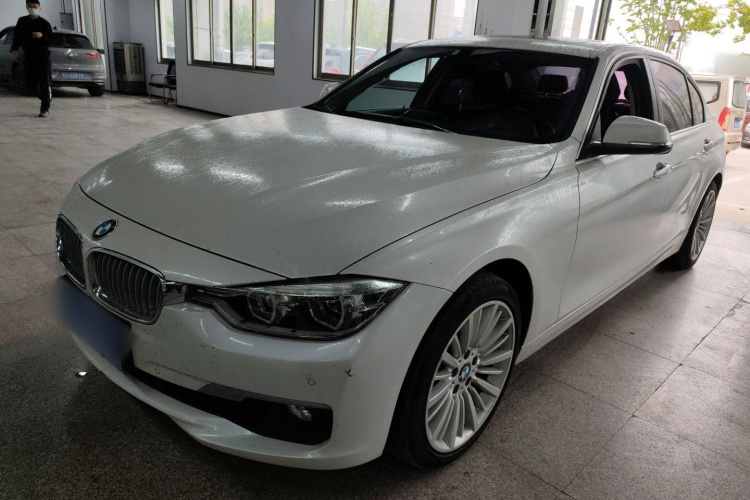 BMW 3 Series 2018 immagine di auto #2