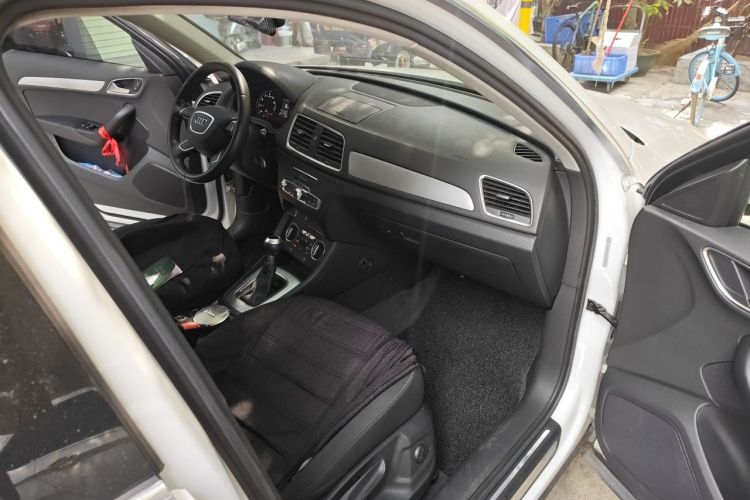 Audi Q3 2018 immagine di auto #21