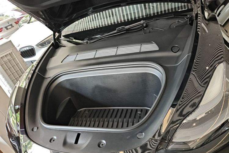 Tesla Model Y 2023 car image #20