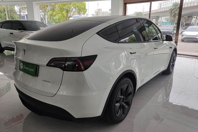 Tesla Model Y 2024 #7 Tesla Model Y 2024 car image #7
