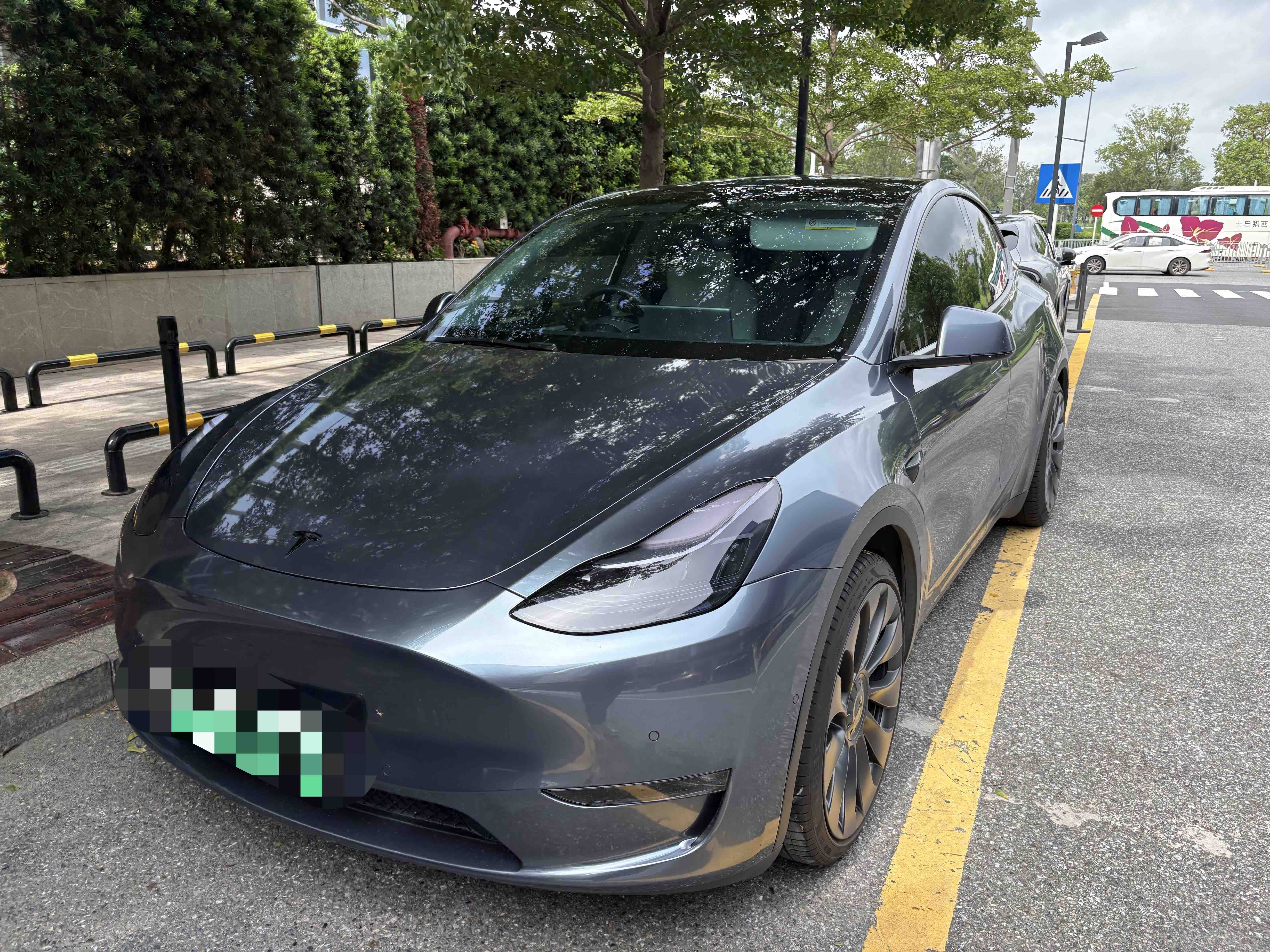 Tesla Model Y 2023 #2 Tesla Model Y 2023 car image #2