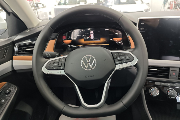 Volkswagen Bora 2026 car image #9