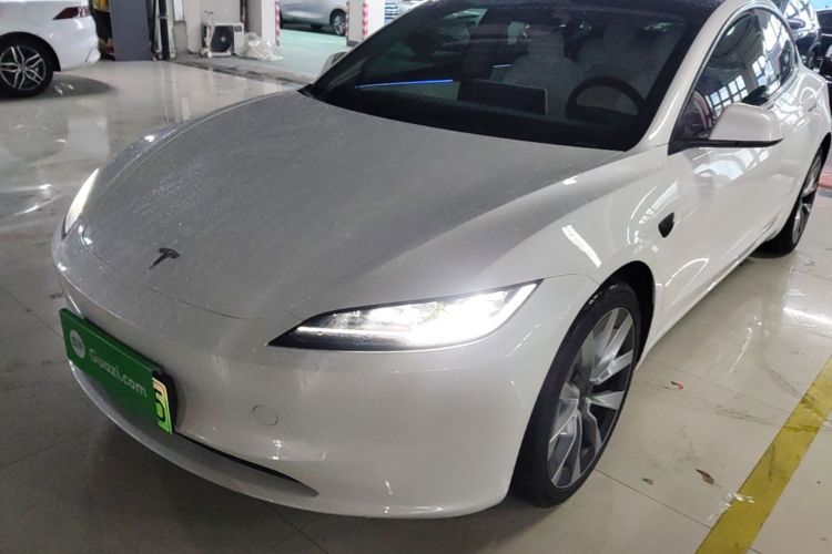 Tesla Model 3 2025 car image #2