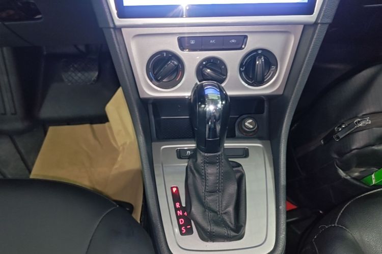 Volkswagen Lavida 2018 car image #14
