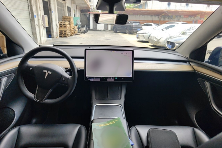 Tesla Model Y 2021 car image #12