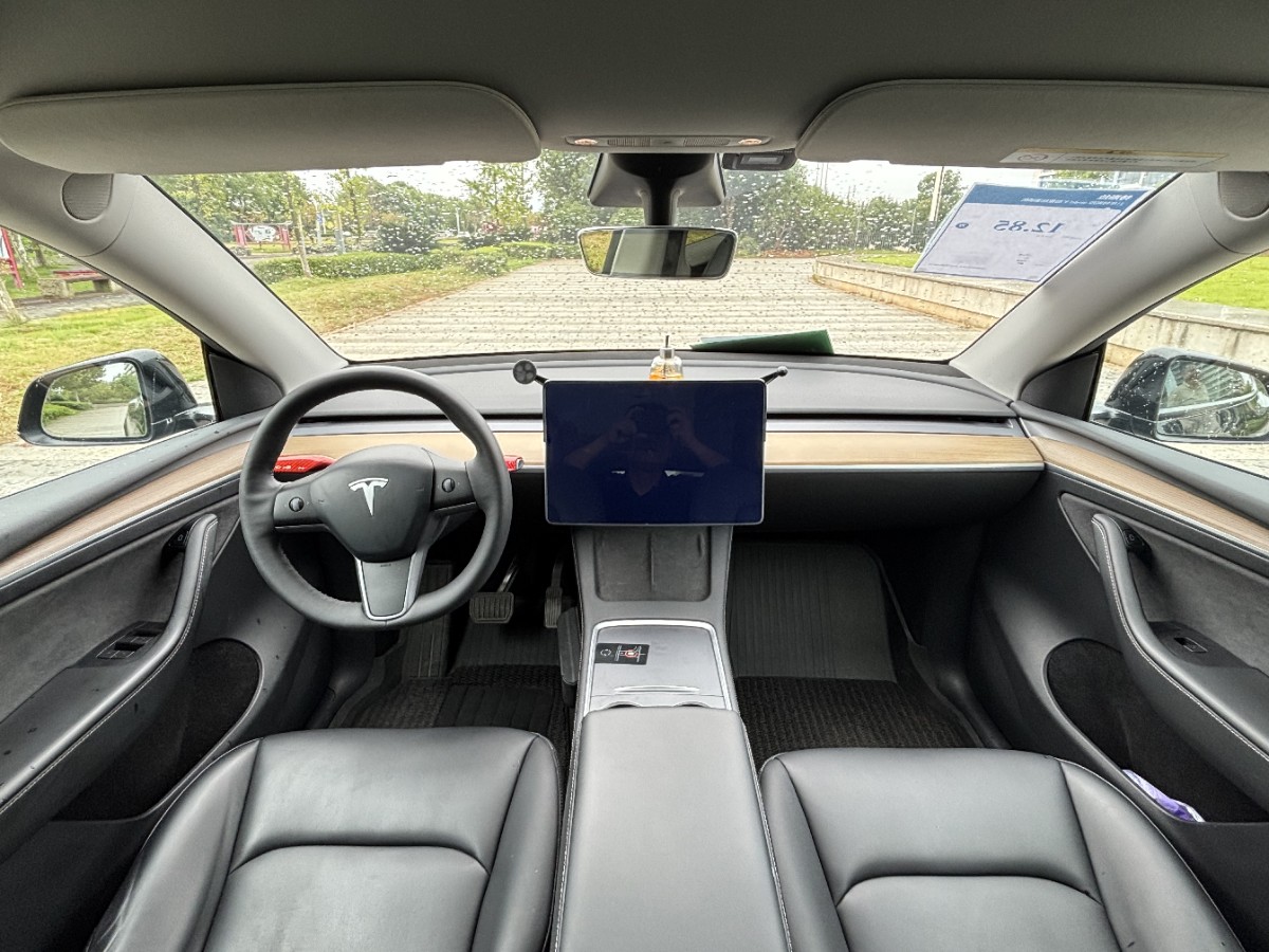 Tesla Model Y 2021 car image #8