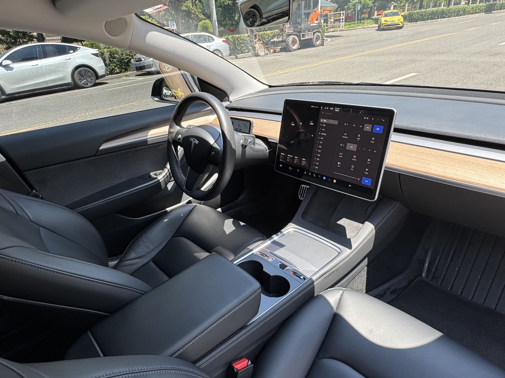 Tesla Model 3 2023 car image #9