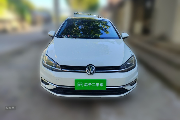 Volkswagen Golf 2018 car image #3