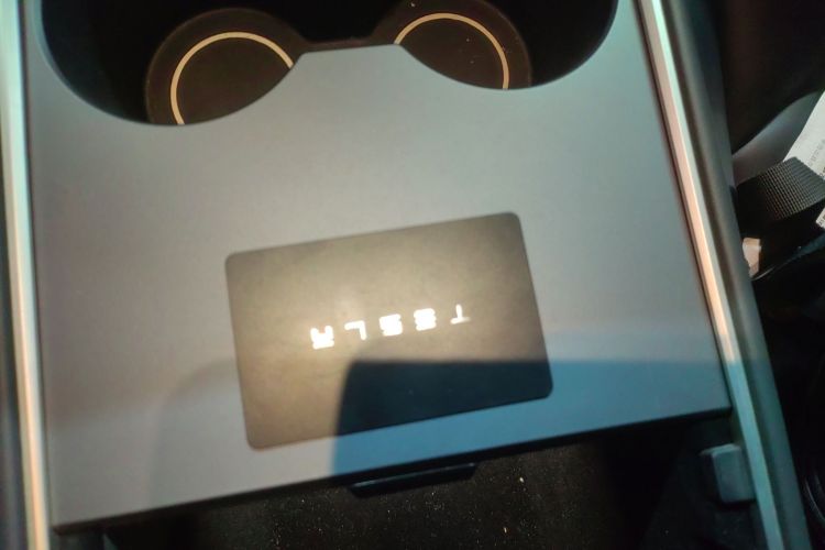 Tesla Model Y 2023 immagine di auto #9