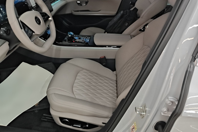 BYD Han 2025 #15 BYD Han 2025 car image #15