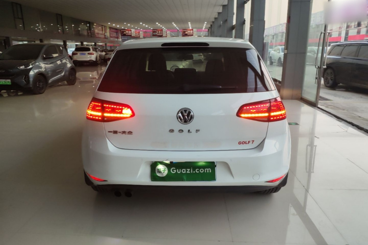 Volkswagen Golf 2015 car image #6