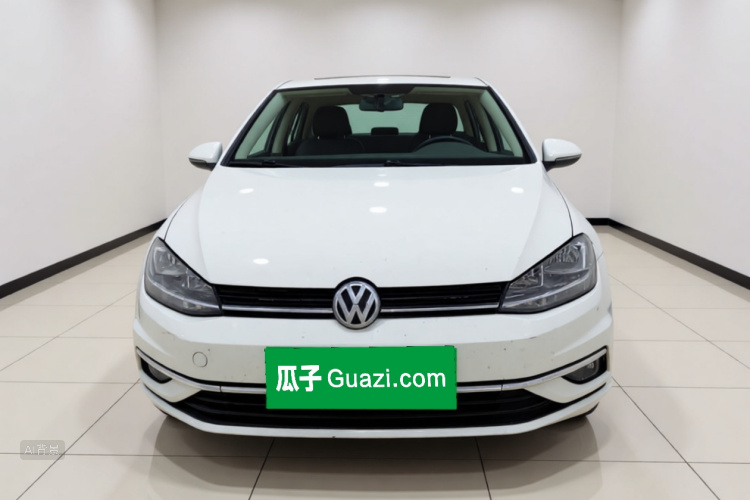 Volkswagen Golf 2018 car image #3