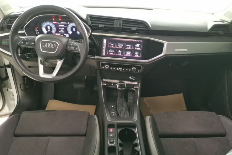 Audi Q3 2022 car image #10