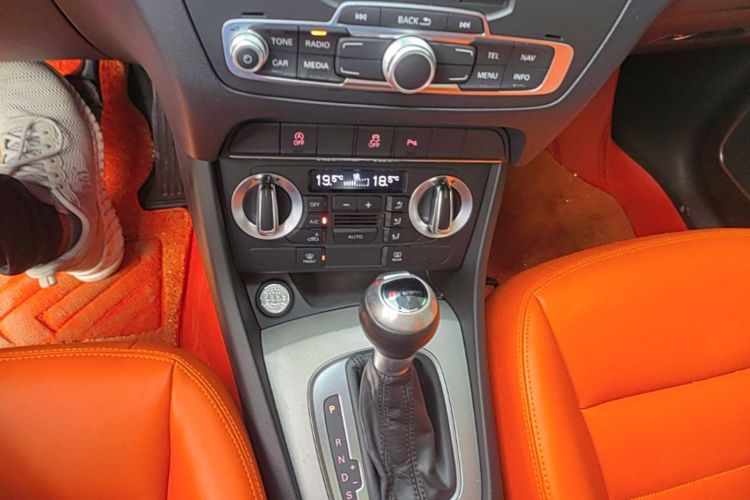 Audi Q3 2015 car image #21