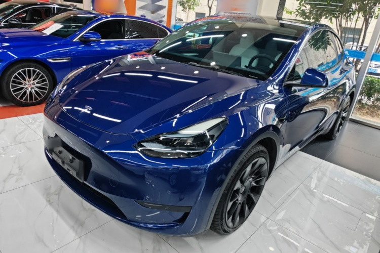 Tesla Model Y 2022 car image #2
