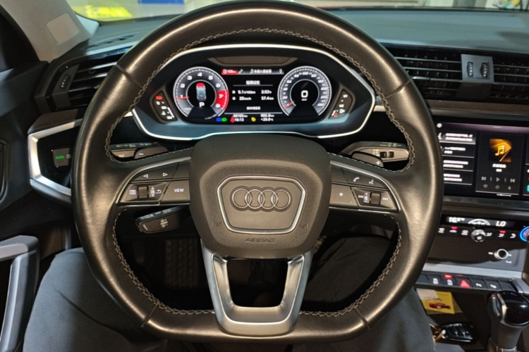Audi Q3 2022 car image #11