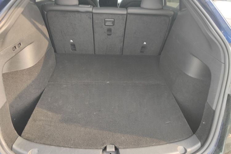 Tesla Model Y 2022 car image #21