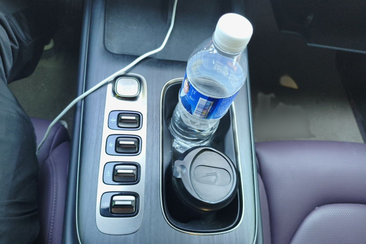 MI SU7 2025 immagine di auto #23