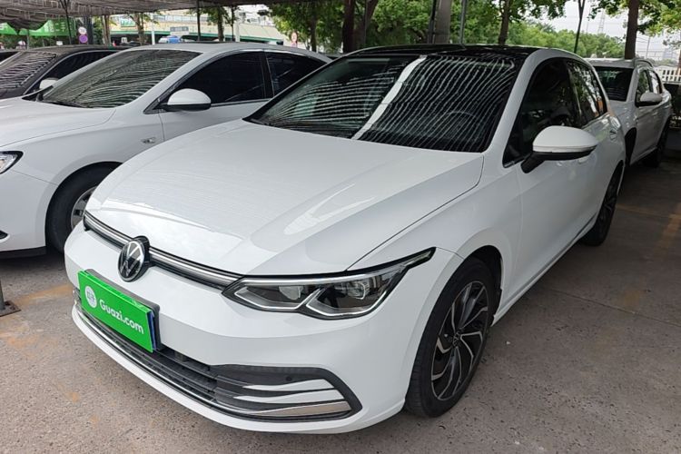 Volkswagen Golf 2021 car image #2