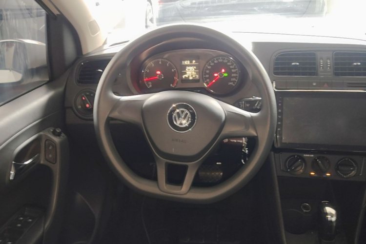 Volkswagen Polo 2017 car image #15