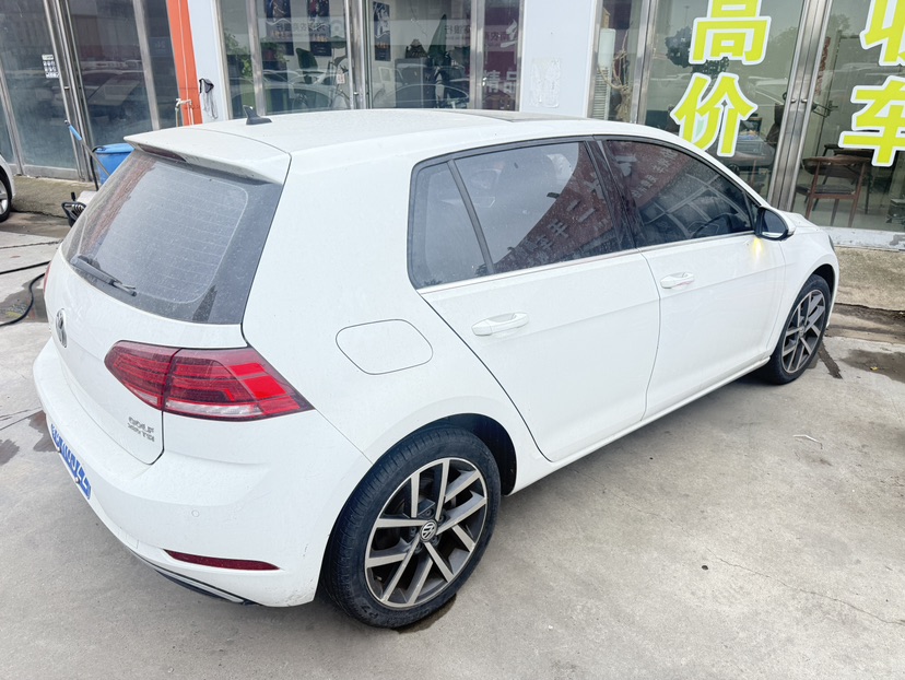 Volkswagen Golf 2020 car image #9