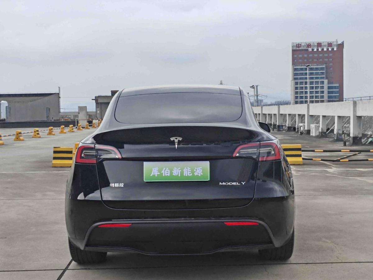 Tesla Model Y 2023 #4 Tesla Model Y 2023 car image #4
