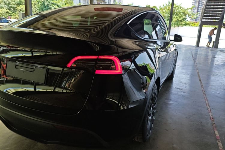 Tesla Model Y 2022 car image #8