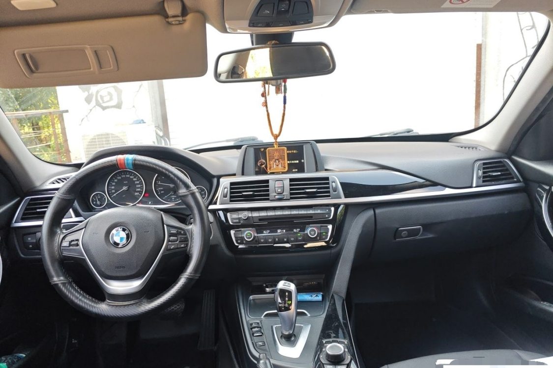 BMW 3 Series 2017 car image #23