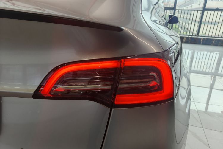 Tesla Model Y 2022 #8 Tesla Model Y 2022 car image #8