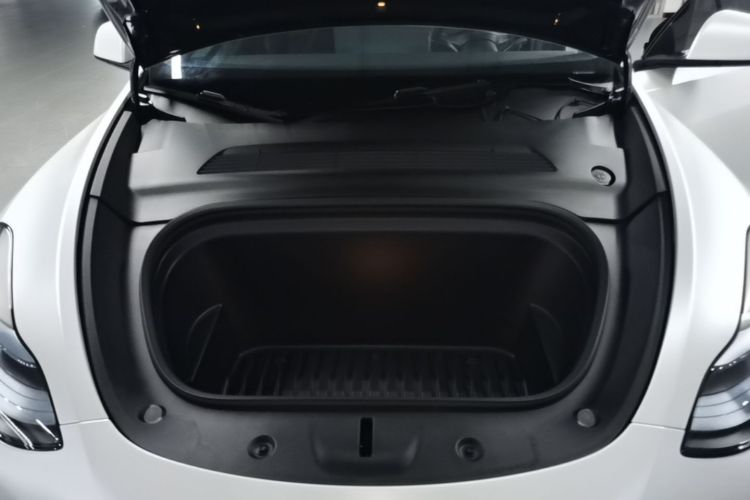 Tesla Model Y 2024 #20 Tesla Model Y 2024 car image #20