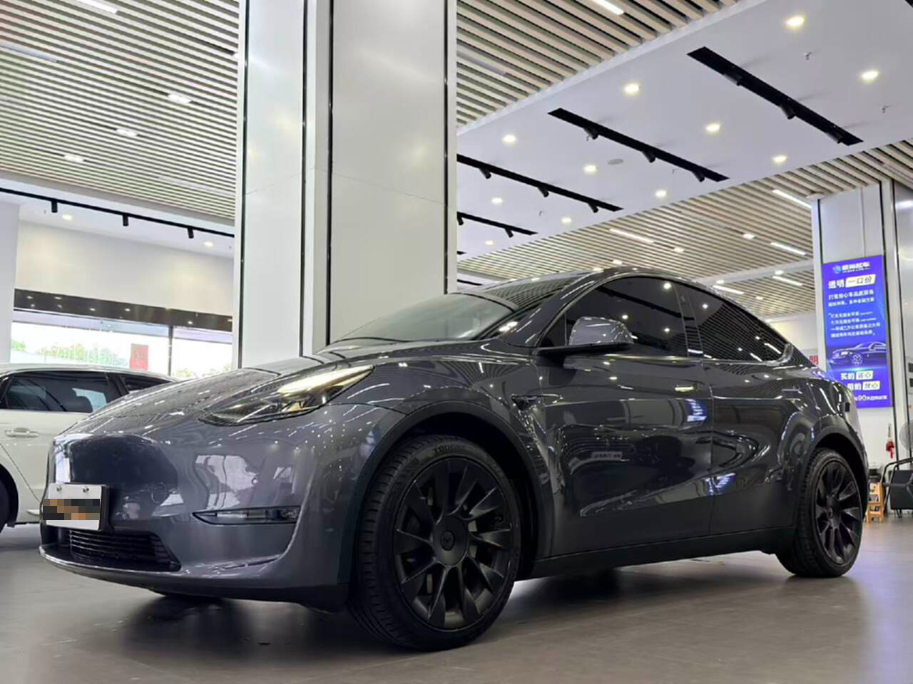 Tesla Model Y 2021 car image #2