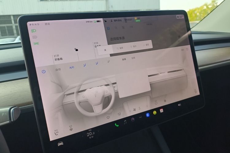 Tesla Model Y 2021 #13 Tesla Model Y 2021 car image #13