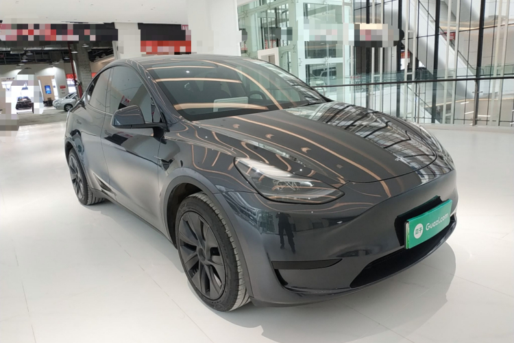 Tesla Model Y 2025 #4 Tesla Model Y 2025 car image #4
