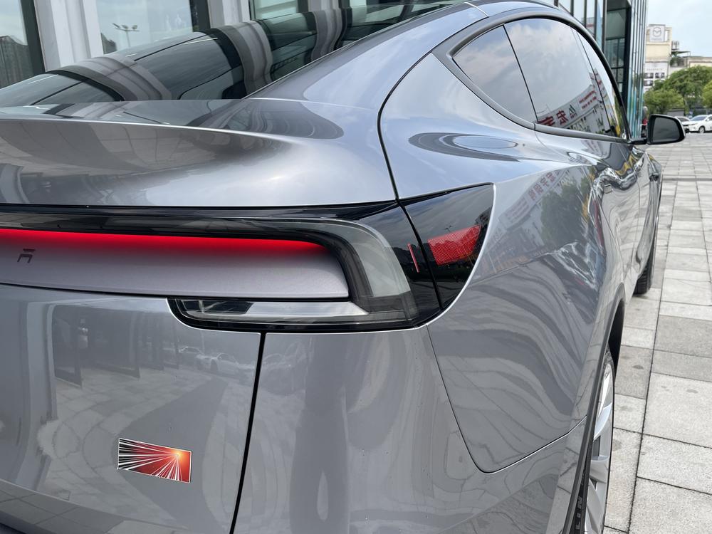 Tesla Model Y 2025 #6 Tesla Model Y 2025 car image #6