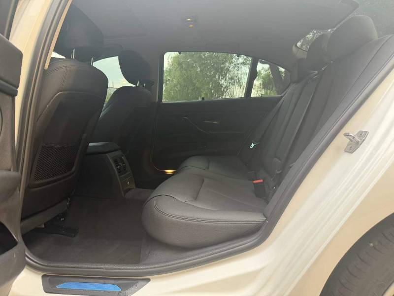 BMW 3 Series 2018 car image #8
