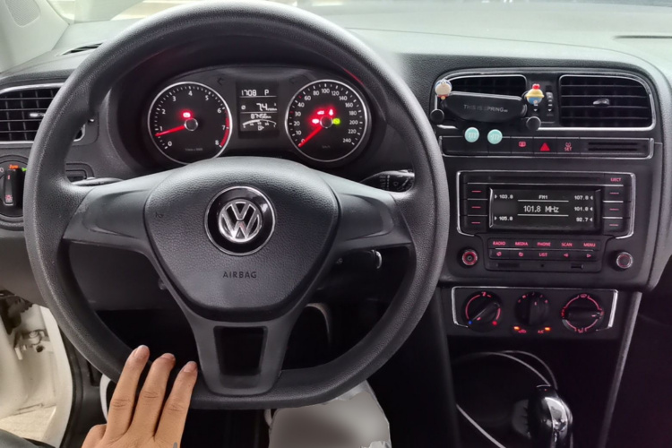 Volkswagen Polo 2015 #10 Volkswagen Polo 2015 car image #10