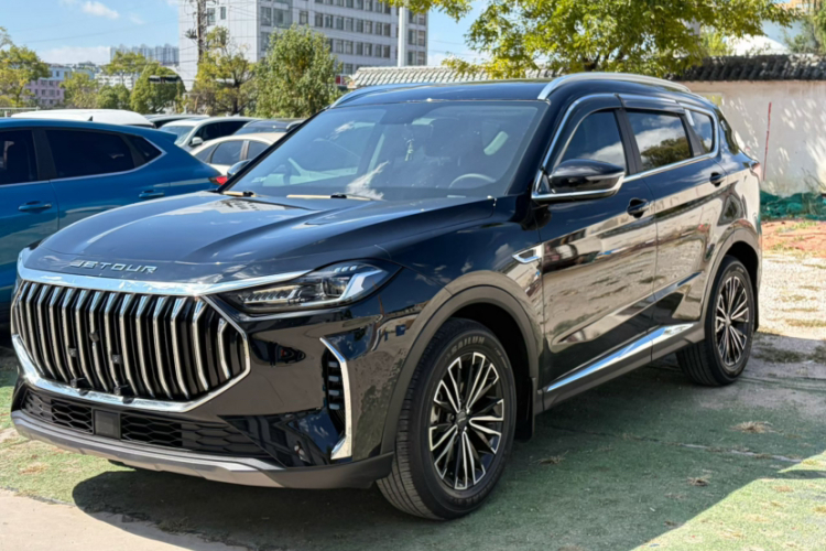 Jetour X70 PLUS 2024 car image #2