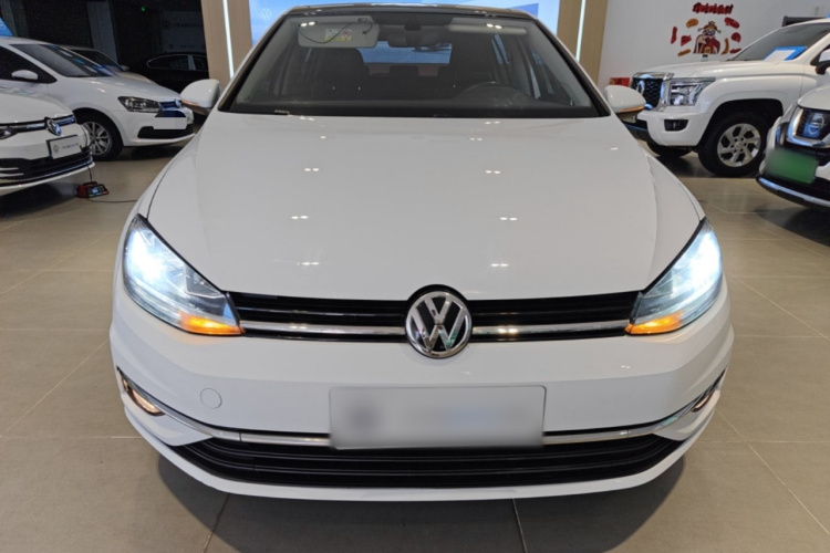 Volkswagen Golf 2018 car image #3