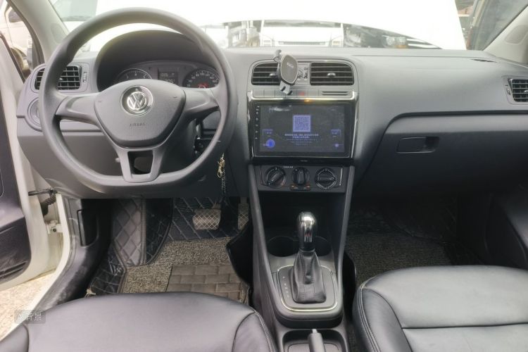 Volkswagen Polo 2017 car image #11
