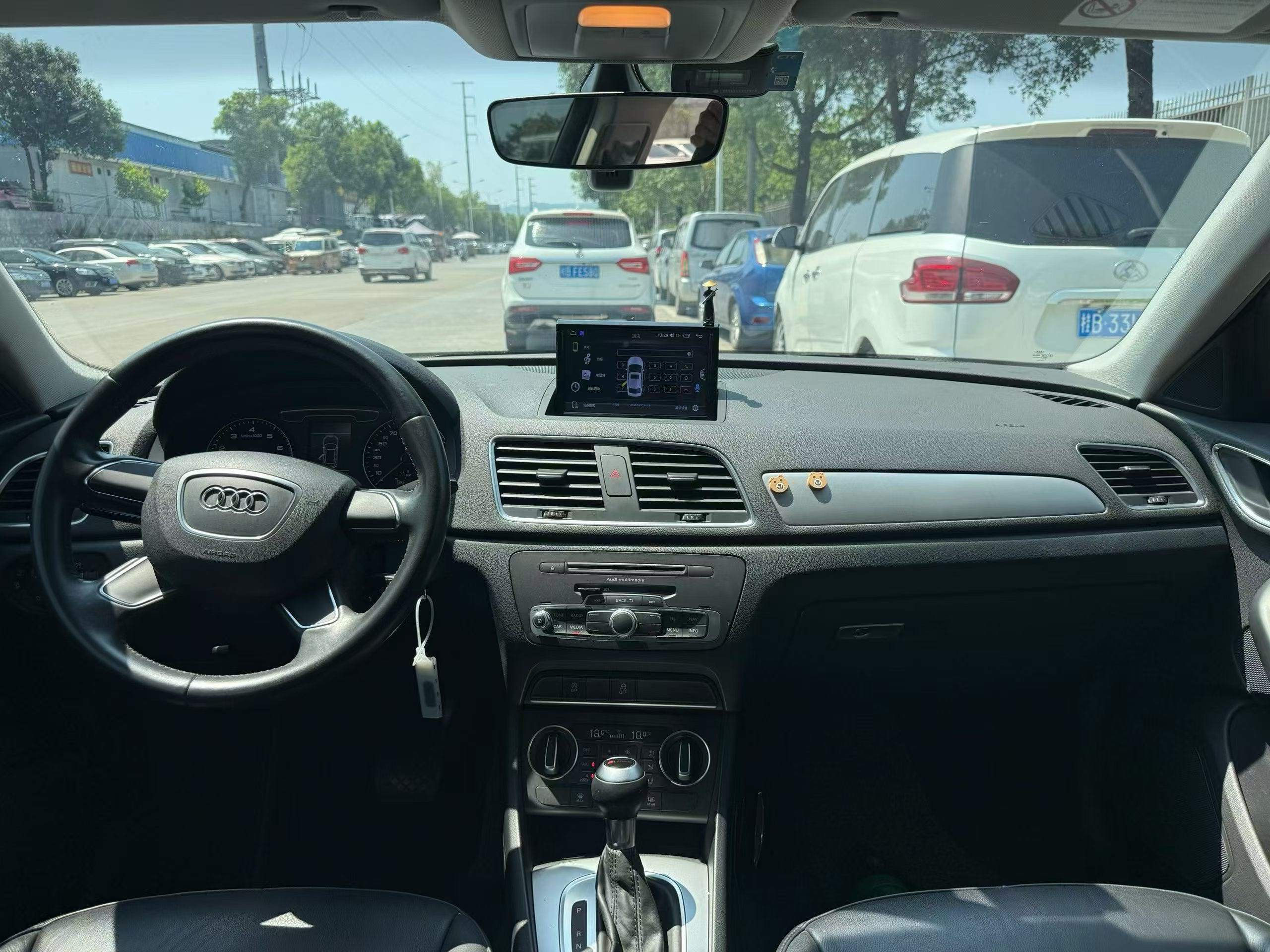 Audi Q3 2016 car image #2