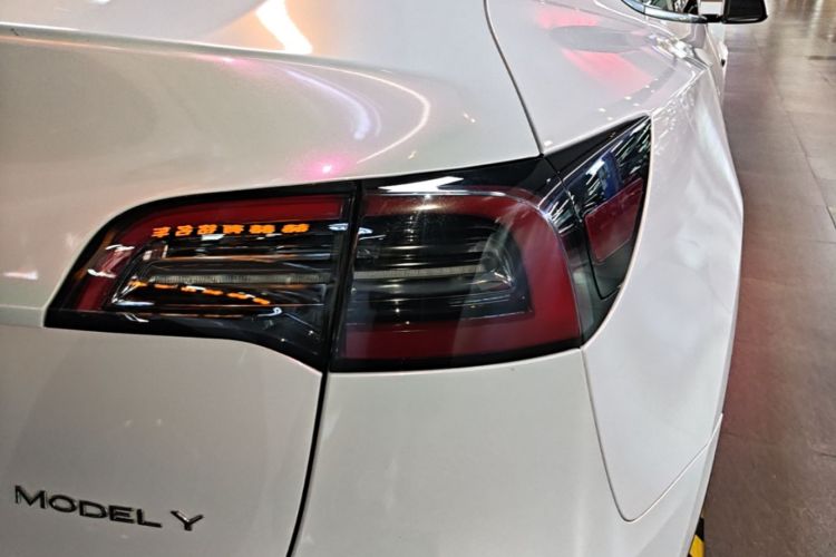 Tesla Model Y 2023 #8 Tesla Model Y 2023 car image #8