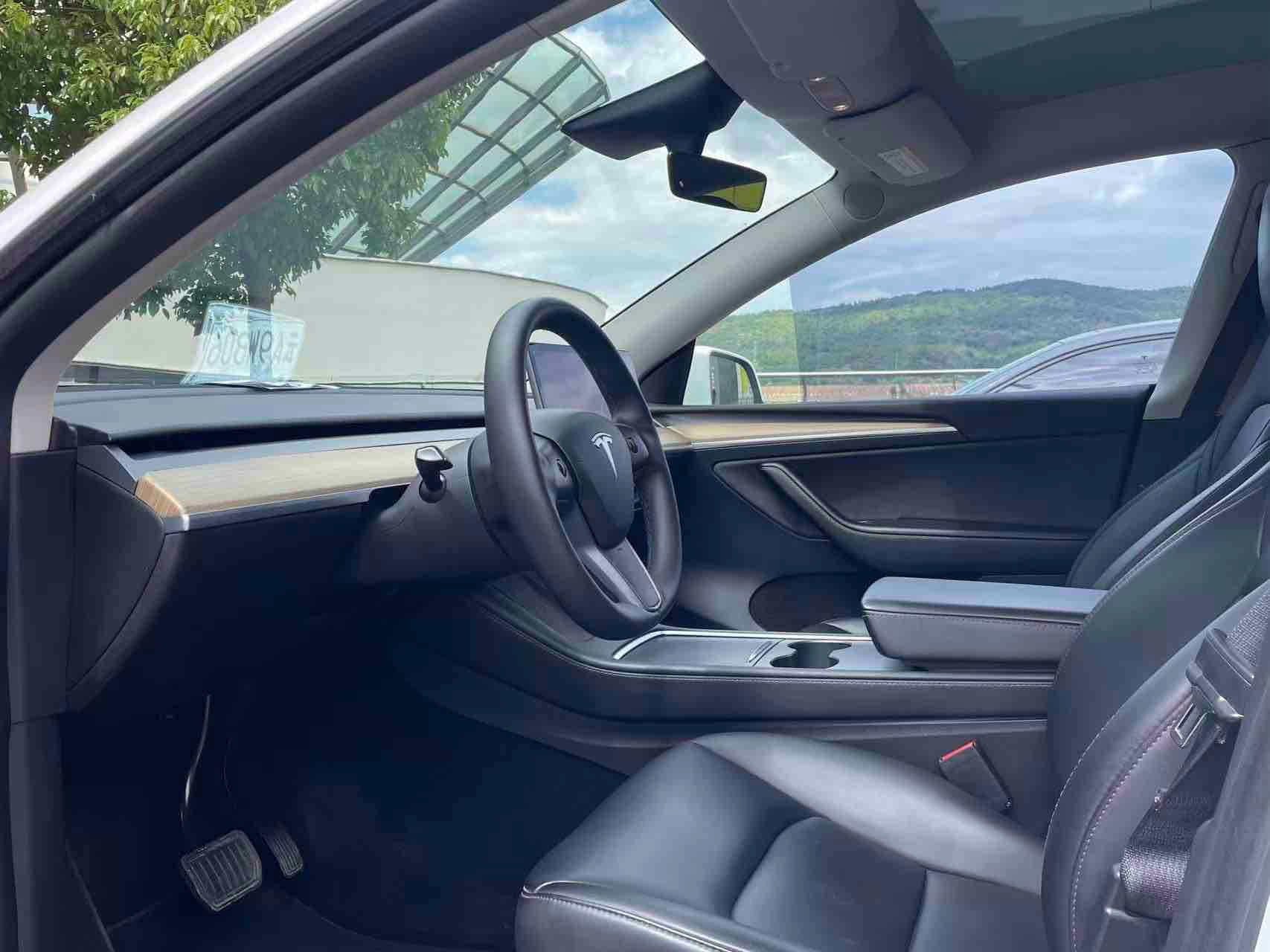 Tesla Model Y 2023 #5 Tesla Model Y 2023 car image #5