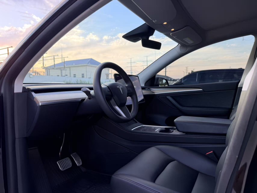Tesla Model Y 2022 #3 Tesla Model Y 2022 car image #3