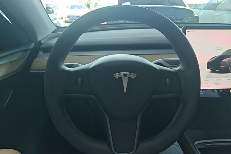 Tesla Model Y 2022 car image #11