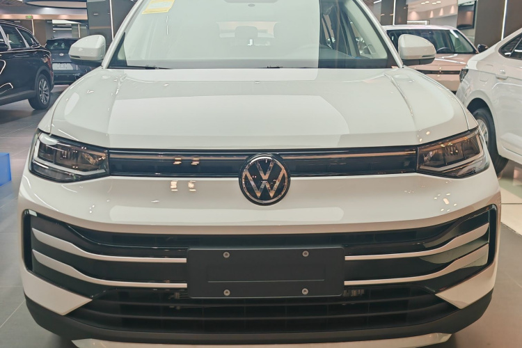 Volkswagen Tharu 2026 car image #8
