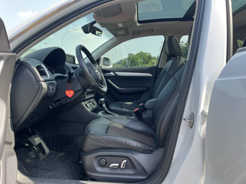 Audi Q3 2019 car image #6