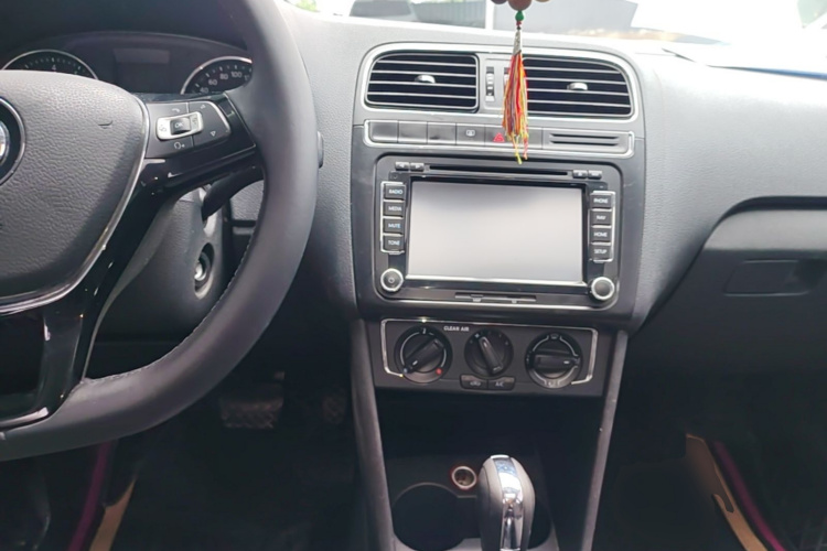Volkswagen Polo 2016 car image #11