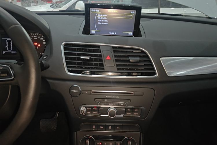Audi Q3 2016 #13 Audi Q3 2016 car image #13