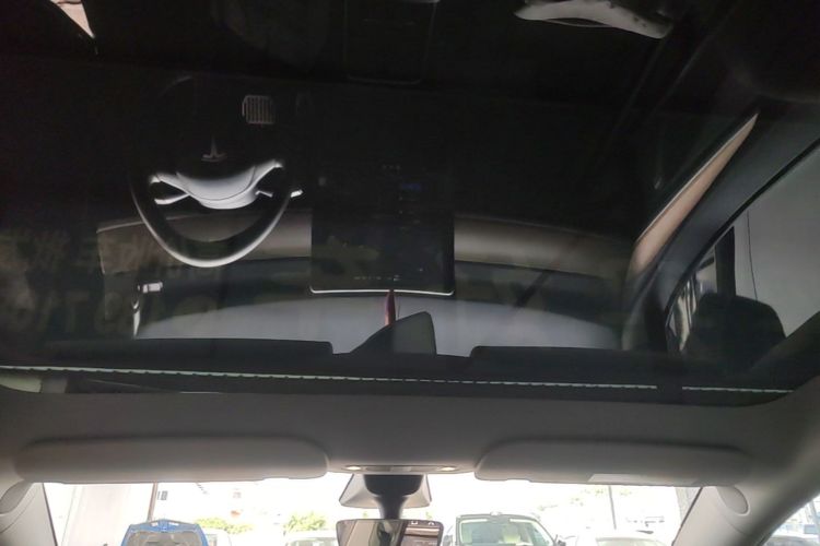 Tesla Model Y 2022 car image #18