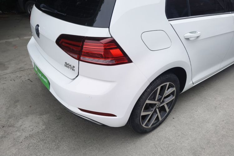 Volkswagen Golf 2020 car image #8